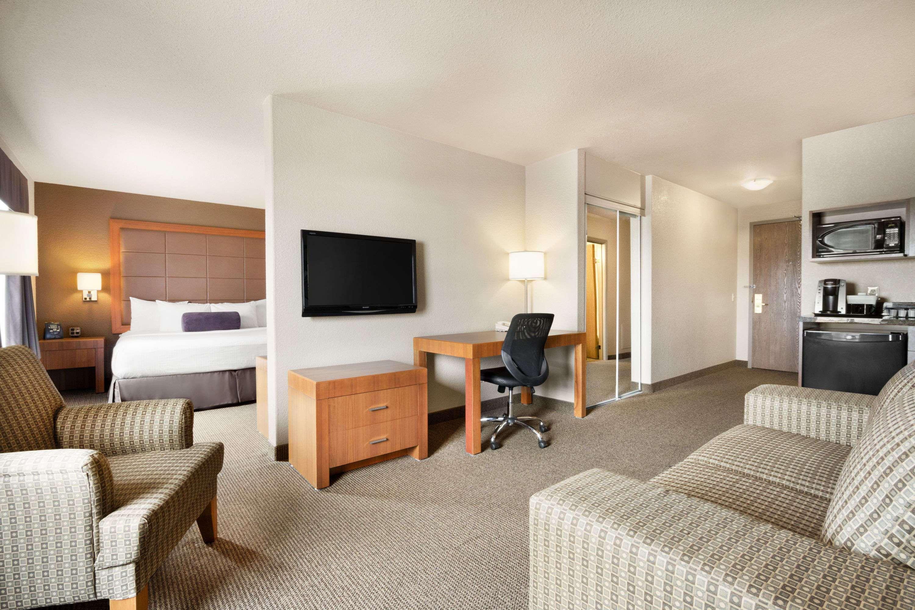 Days Inn By Wyndham Calgary Airport Exteriér fotografie